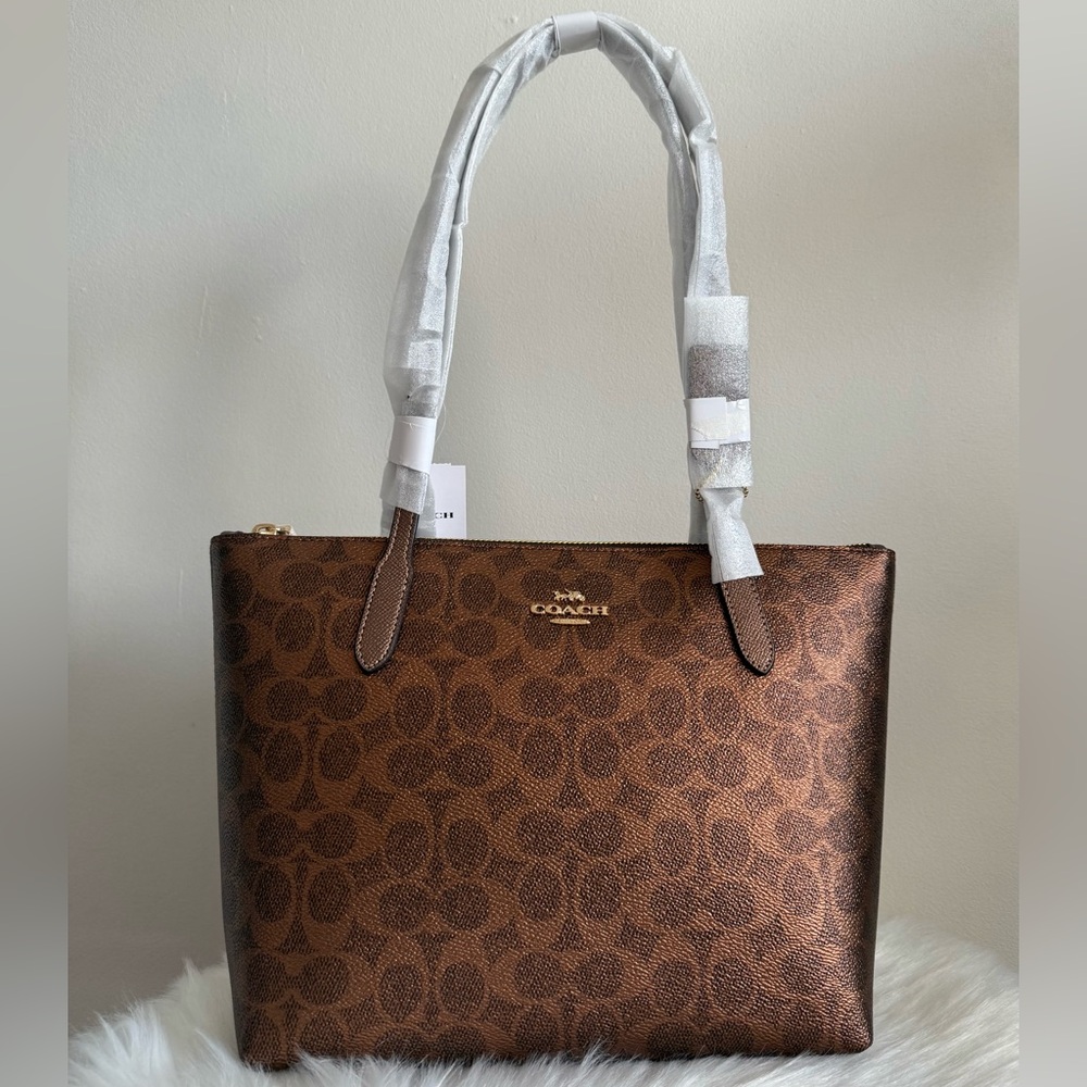 COACH Fiona Zip Tote
